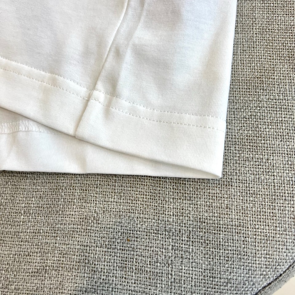 Bur巴宝莉、2026春夏新品短袖T恤，以100%纯棉面料打造，柔软亲肤、透气吸汗，经典圆领简约大气，宽