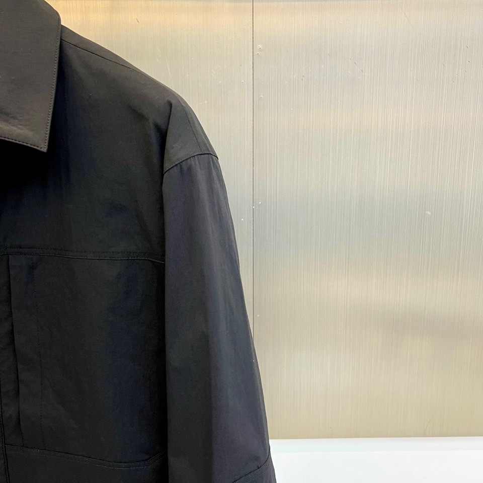 Arcteryx 始祖鸟、2026春夏【商鸟】商务休闲系列外套，以简约利落的衬衫式翻领与纽扣门襟设计，诠