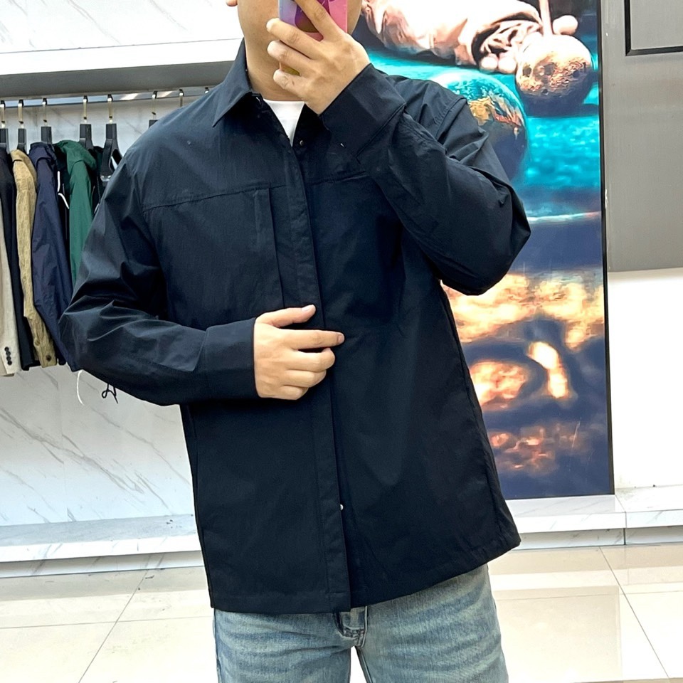 Arcteryx 始祖鸟、2026春夏【商鸟】商务休闲系列外套，以简约利落的衬衫式翻领与纽扣门襟设计，诠