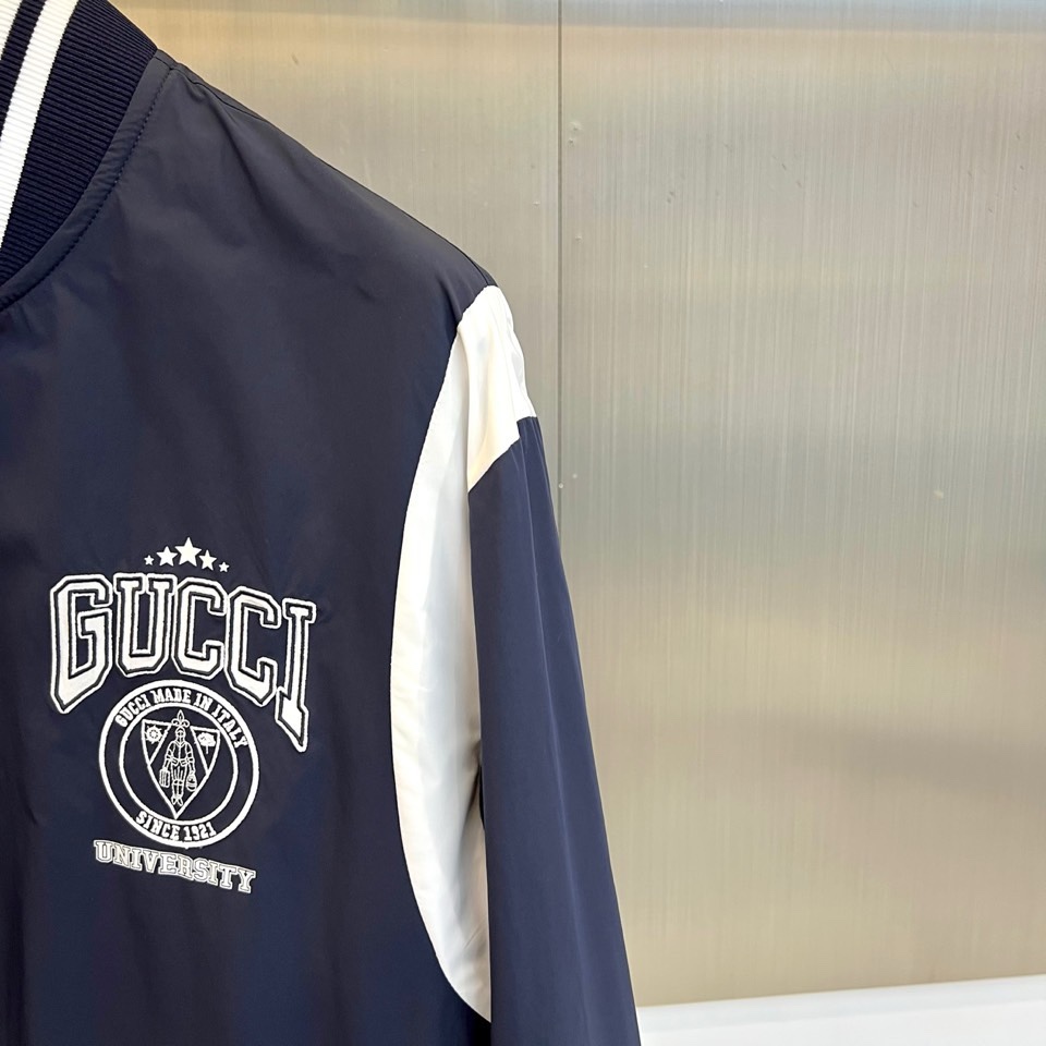 Gucc古驰、2026春夏新品棒球夹克，重塑学院风经典。设计灵感源自复古校园美学，以经典版型融合品牌标志