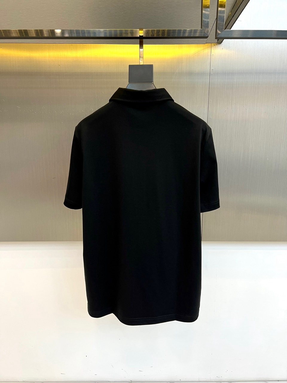 loro Piana诺悠翩雅、2026春夏新品Polo衫，诠释经典休闲商务风范。采用100%棉面料，触感