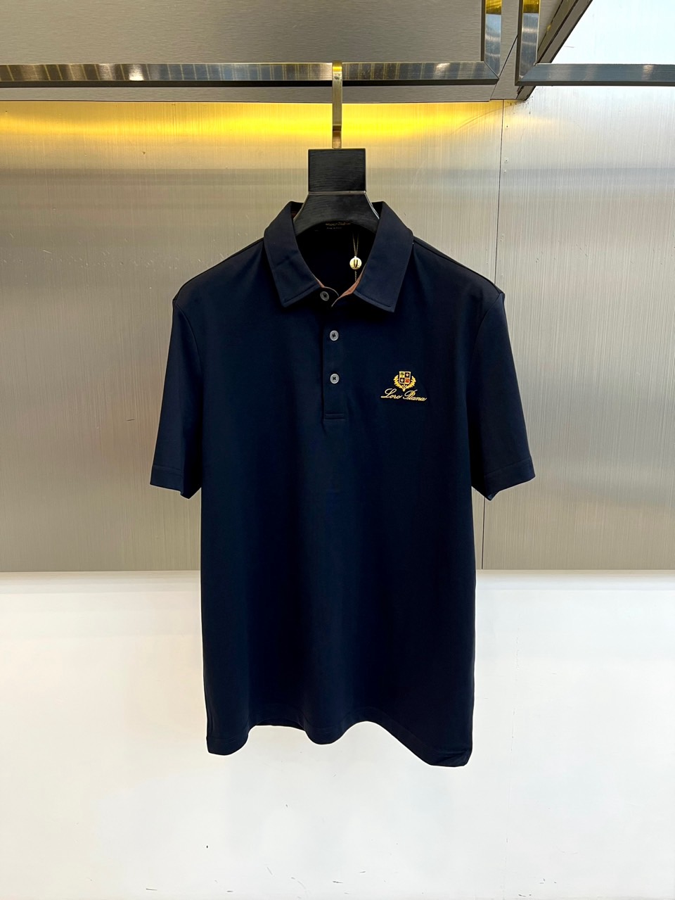 loro Piana诺悠翩雅、2026春夏新品Polo衫，诠释经典休闲商务风范。采用100%棉面料，触感