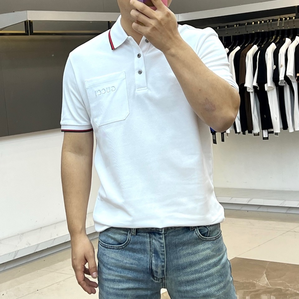 Gucc古驰、2026春夏新品短袖Polo衫，以极简廓形重塑经典休闲美学。甄选高支棉质面料，触感柔滑透气