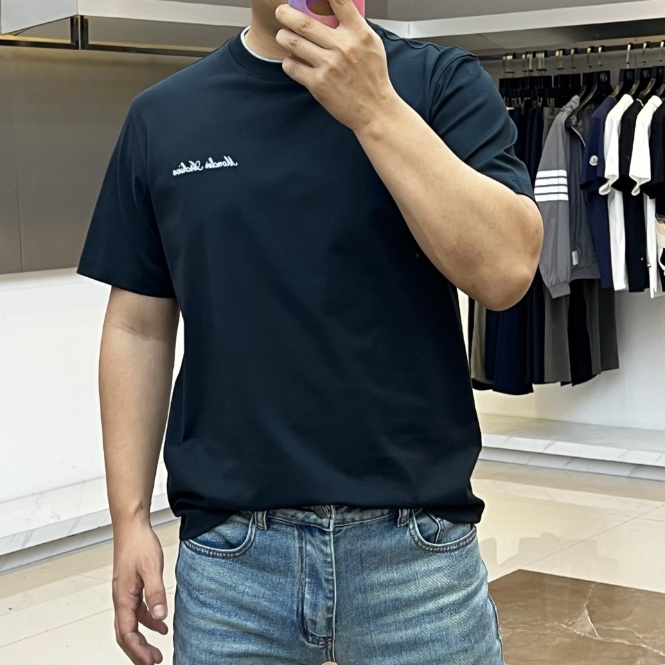 Mon蒙口、2026春夏新品短袖T恤，以极简主义为设计内核，融合轻奢街头风格，打造兼具日常实穿与时尚态度