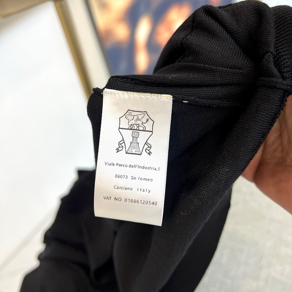 Brunello Cucinelli-bc、2026春夏新品短袖Polo，这款针织POLO衫以轻奢休闲风