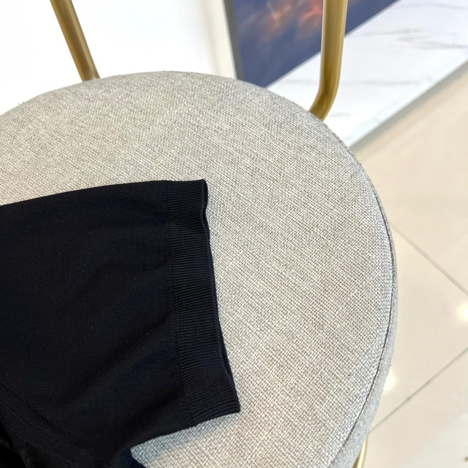 Brunello Cucinelli-bc、2026春夏新品短袖Polo，这款针织POLO衫以轻奢休闲风