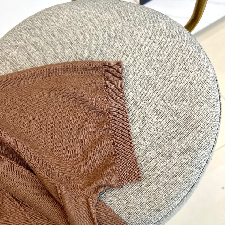 Brunello Cucinelli-bc、2026春夏新品短袖Polo，这款针织POLO衫以轻奢休闲风