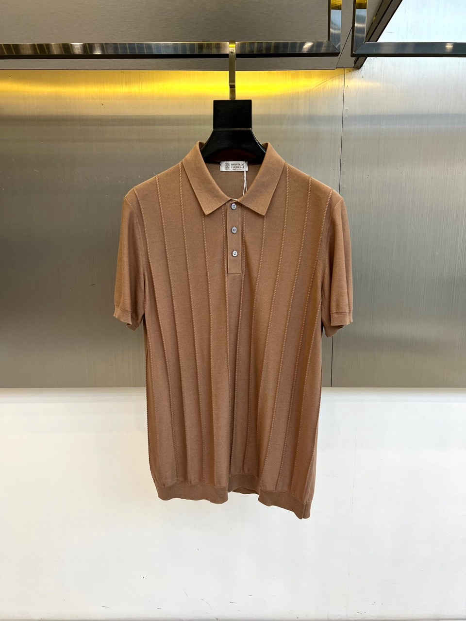 Brunello Cucinelli-bc、2026春夏新品短袖Polo，这款针织POLO衫以轻奢休闲风
