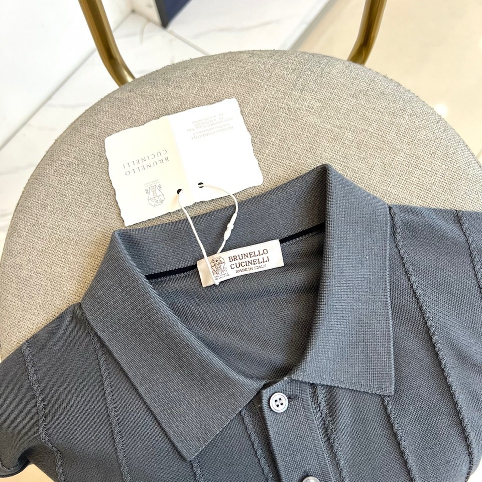 Brunello Cucinelli-bc、2026春夏新品短袖Polo，这款针织POLO衫以轻奢休闲风