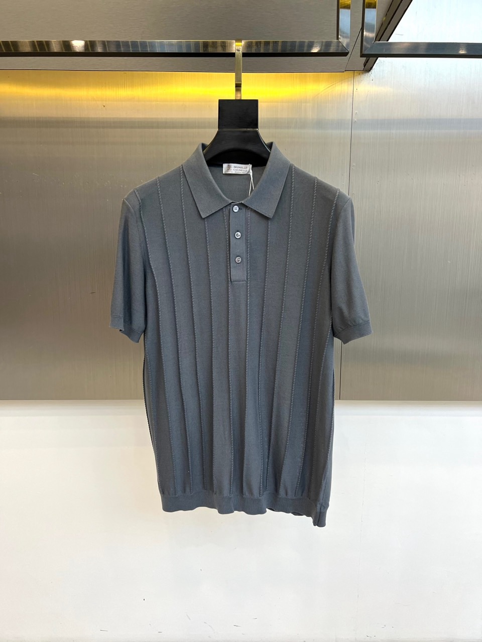 Brunello Cucinelli-bc、2026春夏新品短袖Polo，这款针织POLO衫以轻奢休闲风