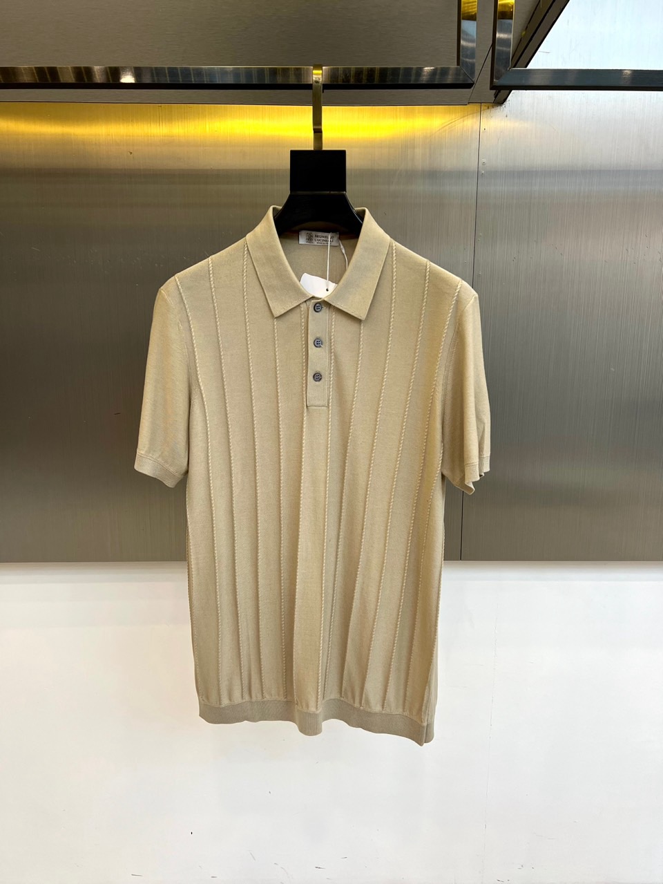Brunello Cucinelli-bc、2026春夏新品短袖Polo，这款针织POLO衫以轻奢休闲风