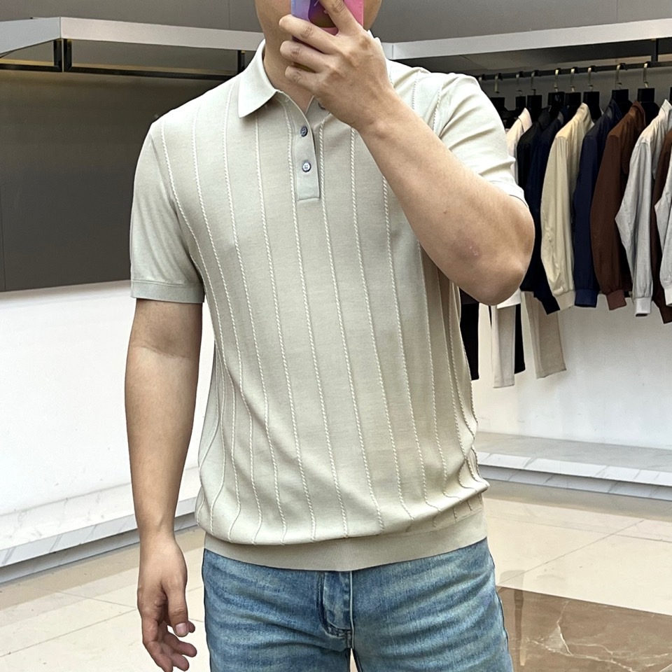 Brunello Cucinelli-bc、2026春夏新品短袖Polo，这款针织POLO衫以轻奢休闲风