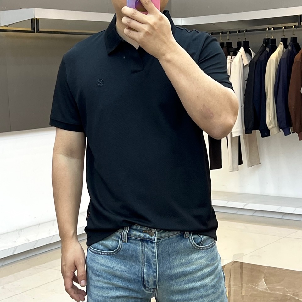 zegna杰尼亚、2026春夏新品男士POLO衫，以利落剪裁诠释当代都市轻奢风，简约却不简单。色调纯净柔
