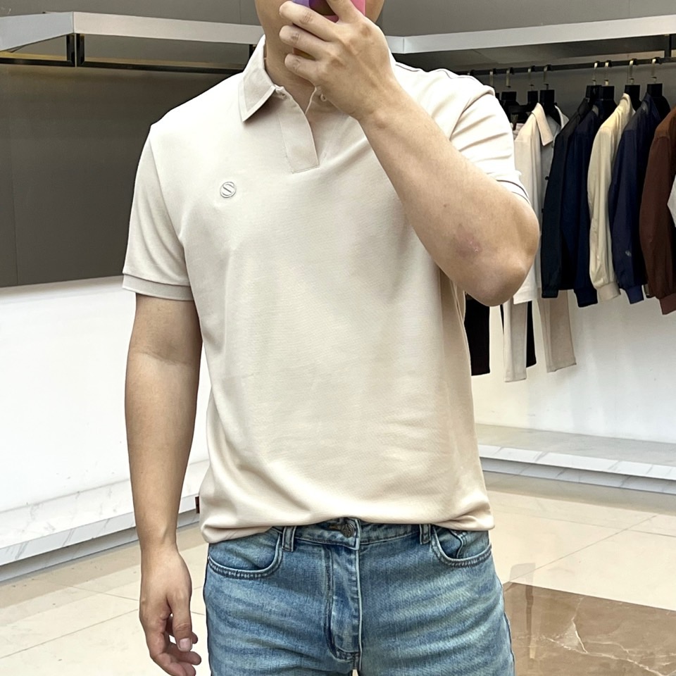 zegna杰尼亚、2026春夏新品男士POLO衫，以利落剪裁诠释当代都市轻奢风，简约却不简单。色调纯净柔