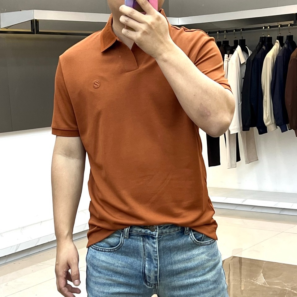 zegna杰尼亚、2026春夏新品男士POLO衫，以利落剪裁诠释当代都市轻奢风，简约却不简单。色调纯净柔