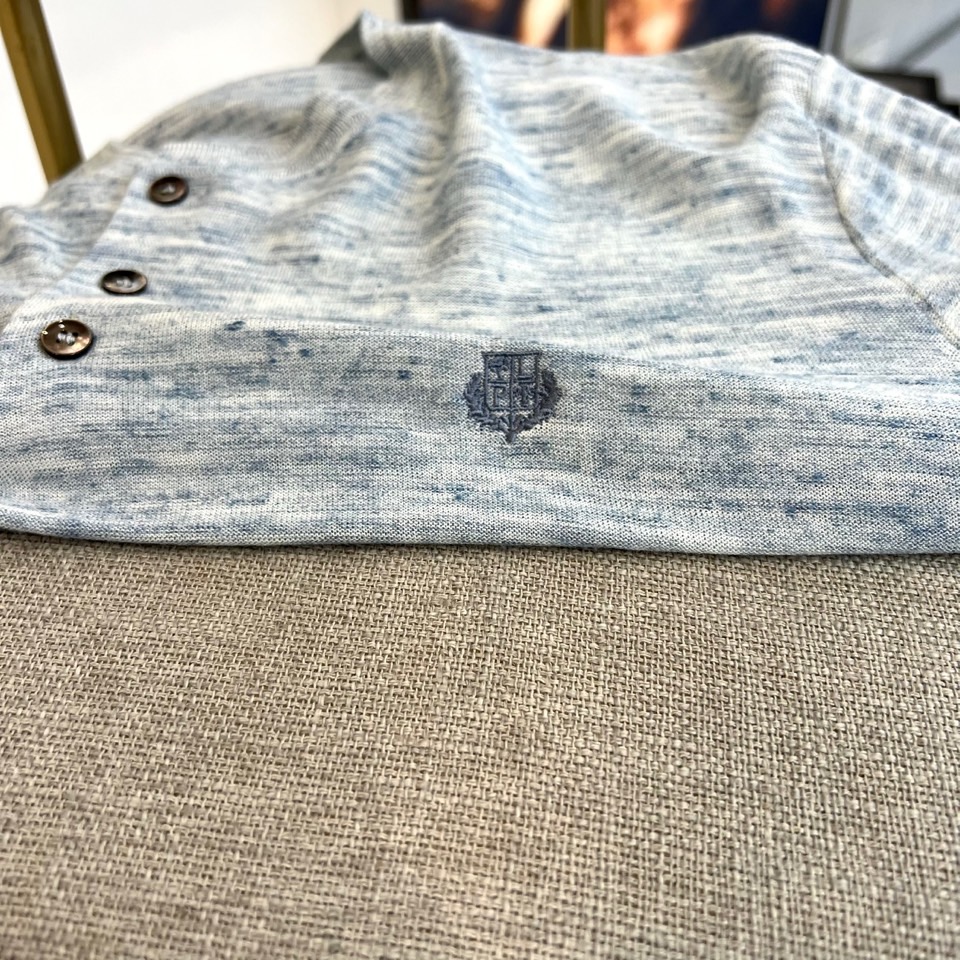 Loro Piana诺悠翩雅、2026春夏新品短袖PoLo衫，以简约轻奢之姿开启季节风尚。经典亨利领设计