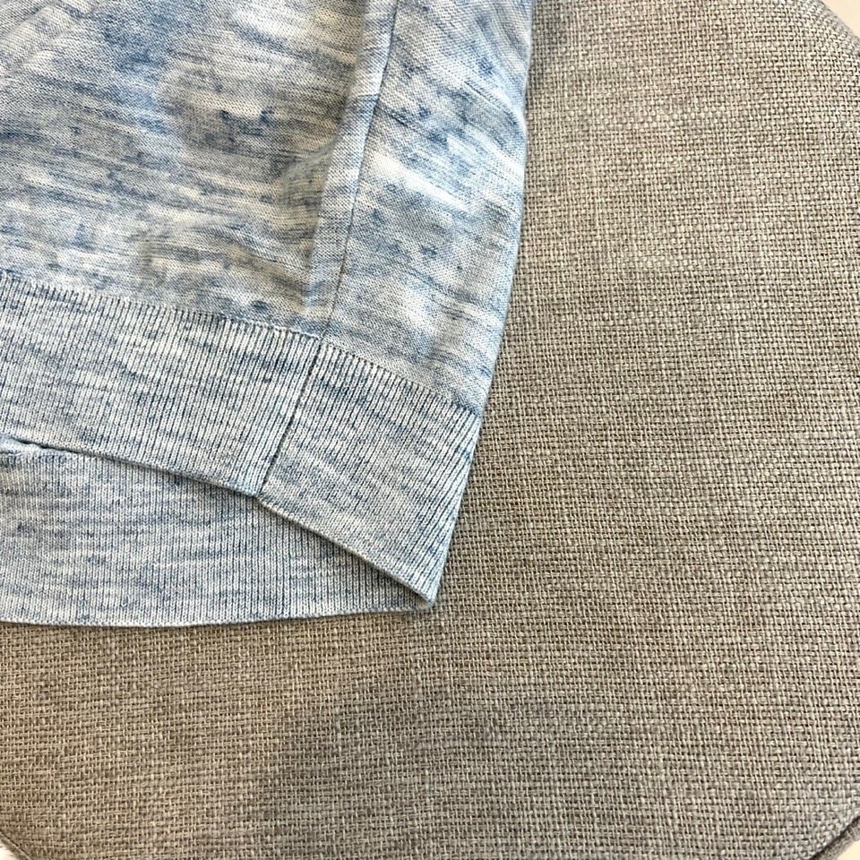 Loro Piana诺悠翩雅、2026春夏新品短袖PoLo衫，以简约轻奢之姿开启季节风尚。经典亨利领设计