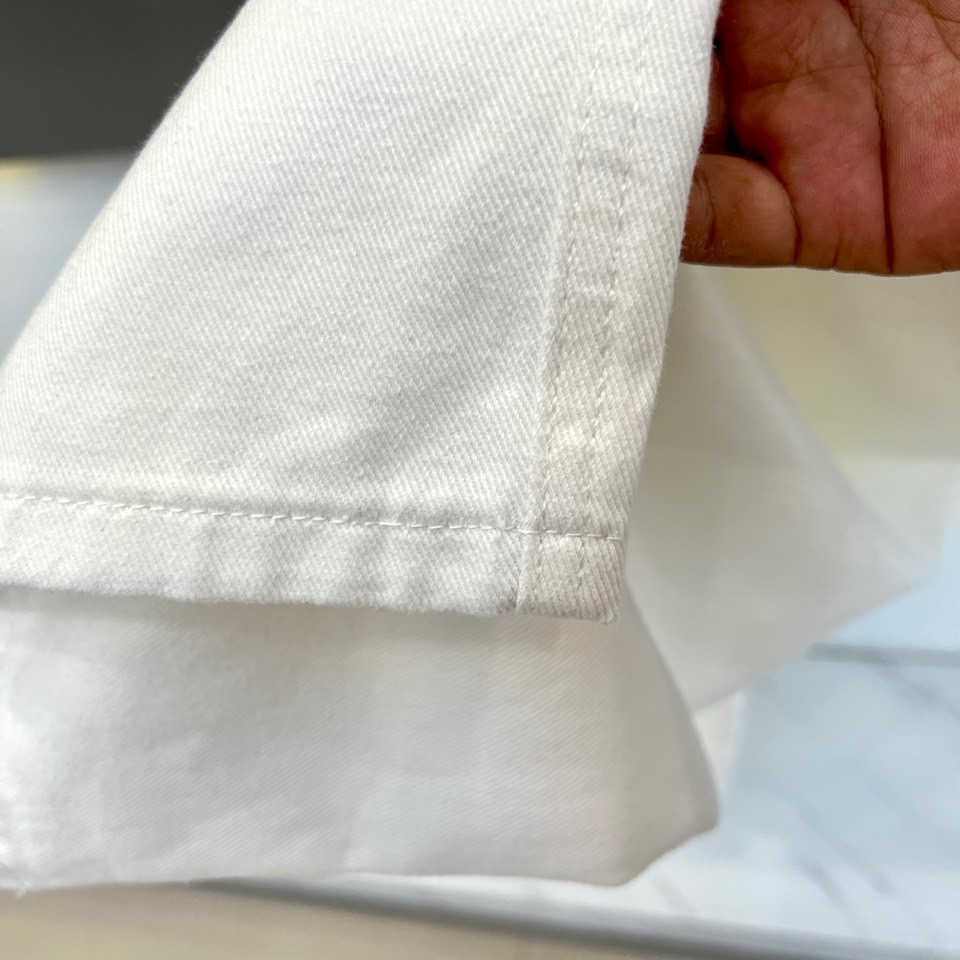 Chrome Herad克罗心、2026春夏新品破洞牛仔裤，以高街潮流与复古做旧融合打造吸睛单品。版型为