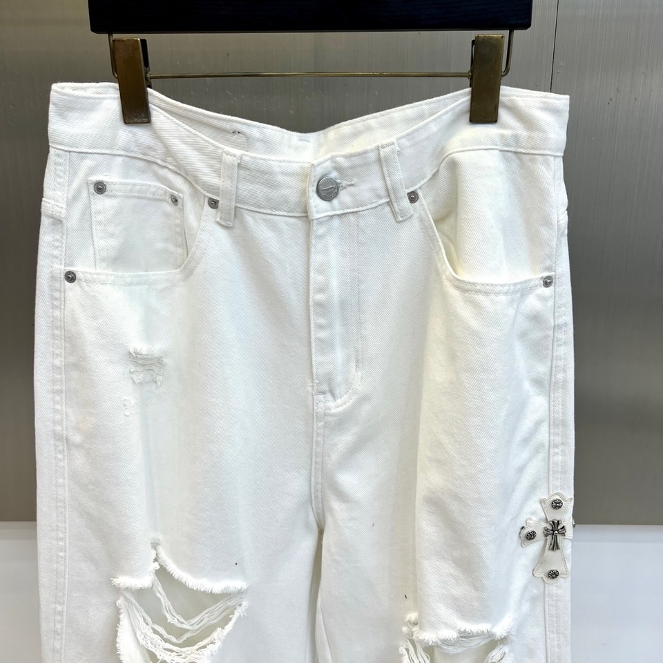 Chrome Herad克罗心、2026春夏新品破洞牛仔裤，以高街潮流与复古做旧融合打造吸睛单品。版型为