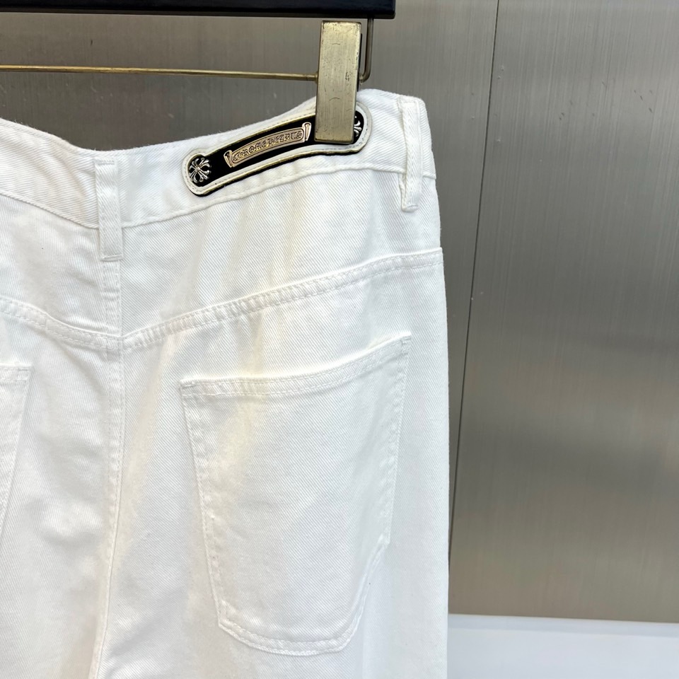 Chrome Herad克罗心、2026春夏新品破洞牛仔裤，以高街潮流与复古做旧融合打造吸睛单品。版型为