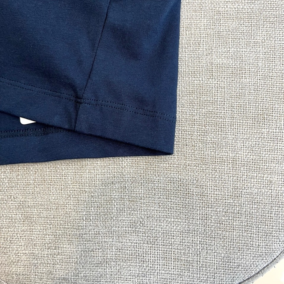 1v威登、2026春夏新品T恤震撼登场！这款短袖T恤采用100%优质棉质面料，亲肤透气，带来极致的穿着舒