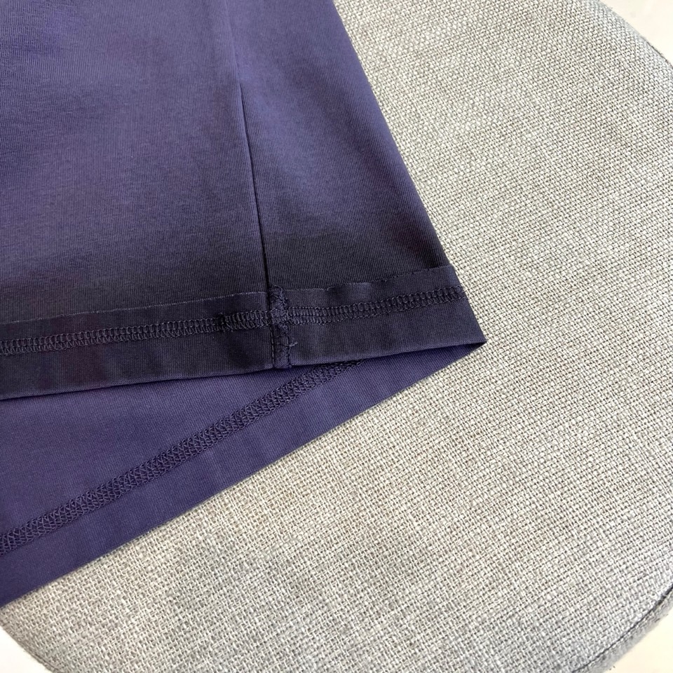 笑脸、2026春夏新品短袖T恤，以“暗调轻潮”重塑日常穿搭，自带高级雾面质感，低调中流露独特个性。圆领设