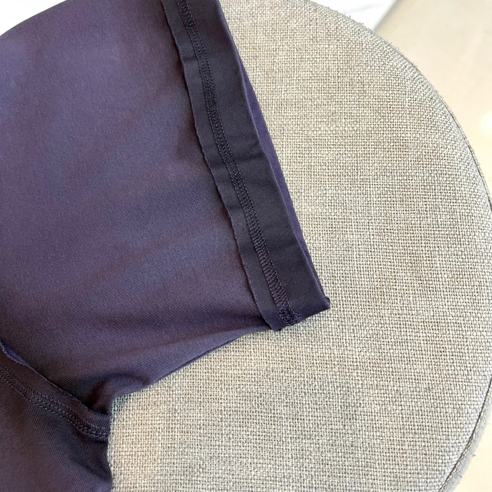 笑脸、2026春夏新品短袖T恤，以“暗调轻潮”重塑日常穿搭，自带高级雾面质感，低调中流露独特个性。圆领设