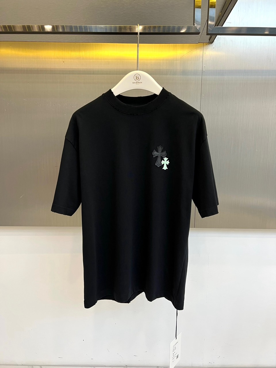 Chrome Herad克罗心、2026春夏新品短袖T恤，以纯色为底色，简约中迸发高级质感。经典圆领设计