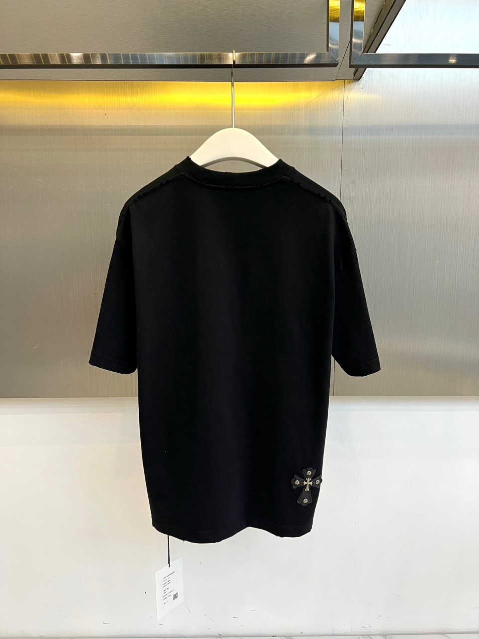 Chrome Herad克罗心、2026春夏新品短袖T恤，以纯色为底色，简约中迸发高级质感。经典圆领设计