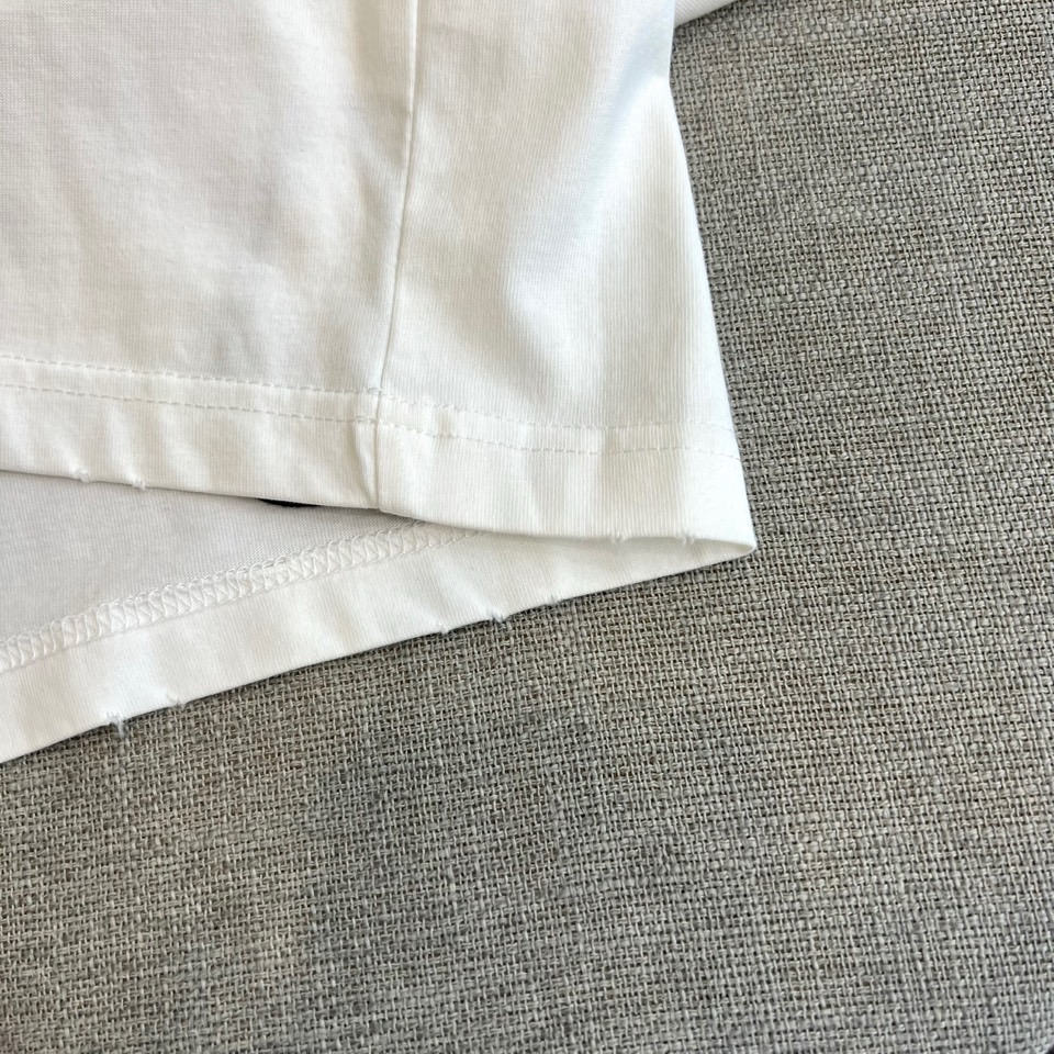 Chrome Herad克罗心、2026春夏新品短袖T恤，以纯色为底色，简约中迸发高级质感。经典圆领设计