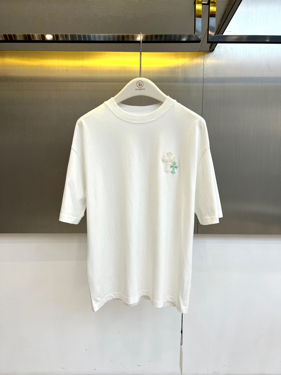 Chrome Herad克罗心、2026春夏新品短袖T恤，以纯色为底色，简约中迸发高级质感。经典圆领设计