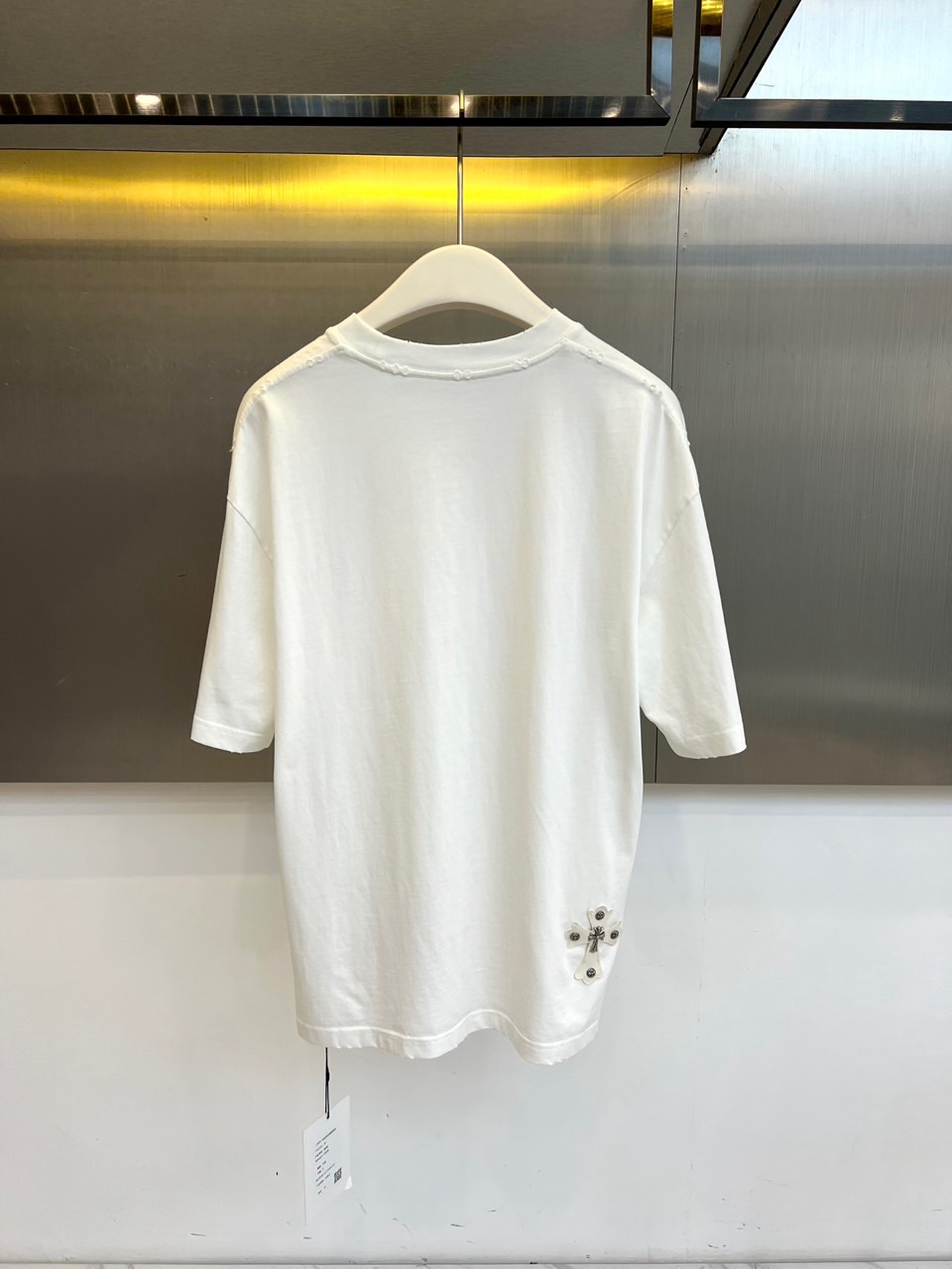 Chrome Herad克罗心、2026春夏新品短袖T恤，以纯色为底色，简约中迸发高级质感。经典圆领设计