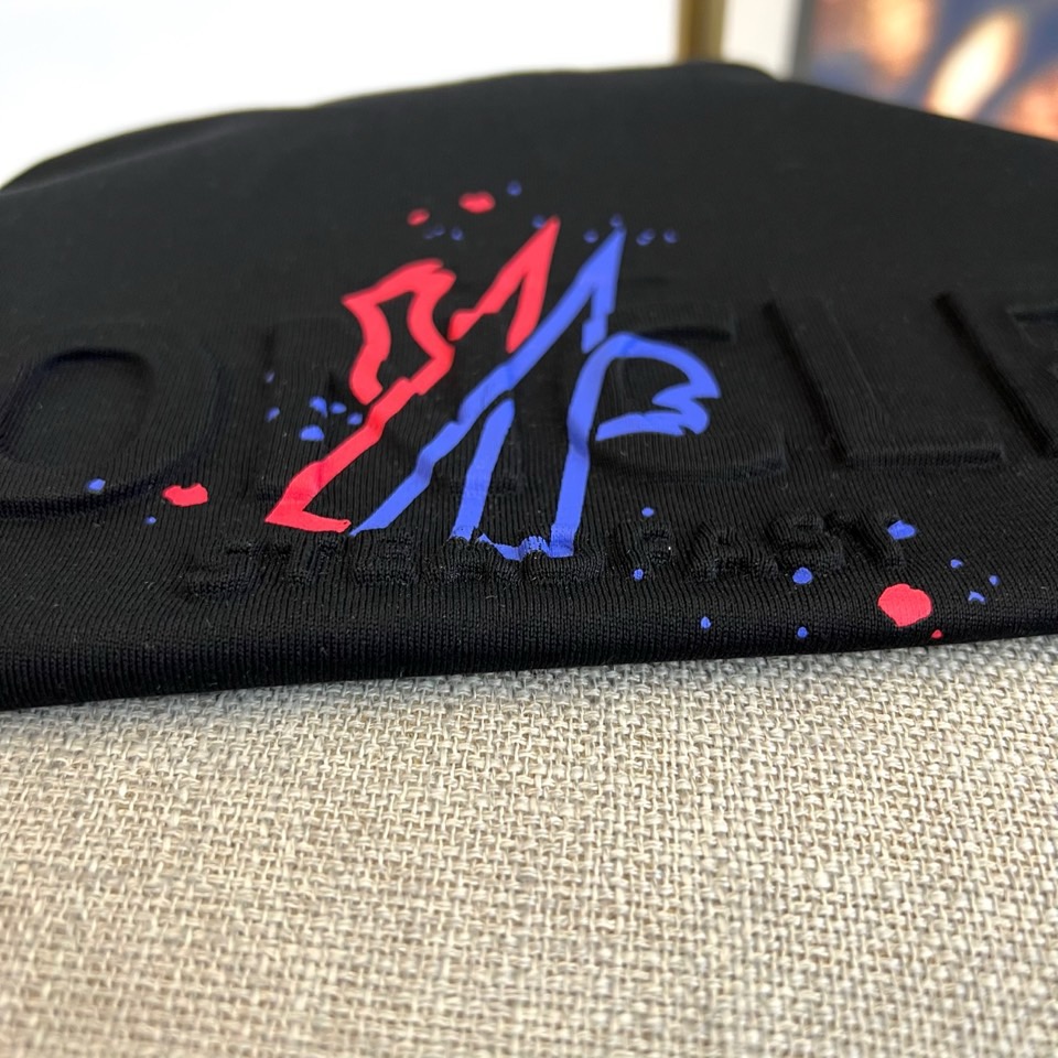 Mon蒙口、2026春夏新品短袖T恤，以简约廓形演绎都市轻奢风，甄选高支纯棉面料，触感柔糯亲肤，透气排汗