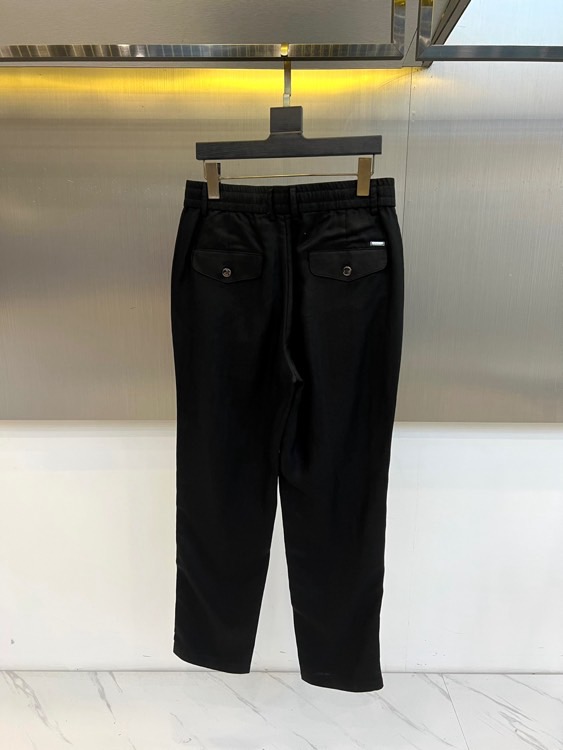 BC、2026春夏新品天丝亚麻休闲裤，以松弛感重构日常穿搭美学。面料自带柔和光泽，天丝70%+亚麻30%