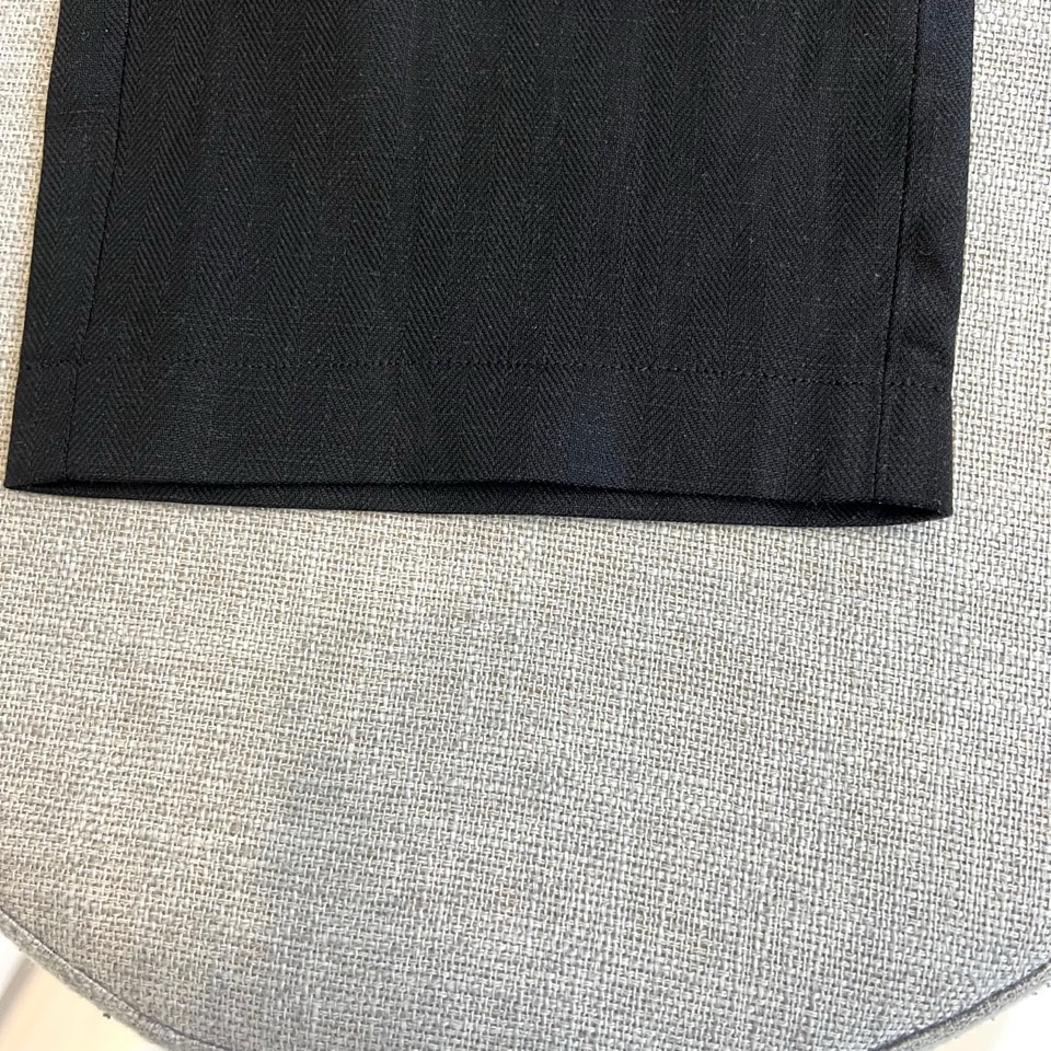 BC、2026春夏新品天丝亚麻休闲裤，以松弛感重构日常穿搭美学。面料自带柔和光泽，天丝70%+亚麻30%