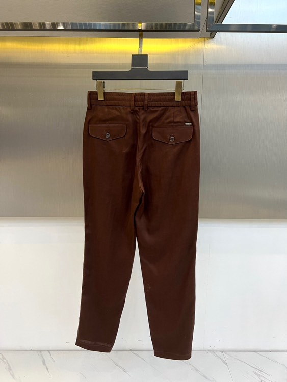 BC、2026春夏新品天丝亚麻休闲裤，以松弛感重构日常穿搭美学。面料自带柔和光泽，天丝70%+亚麻30%