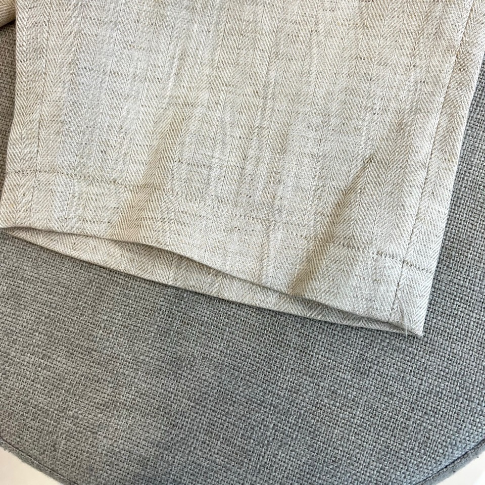 BC、2026春夏新品天丝亚麻休闲裤，以松弛感重构日常穿搭美学。面料自带柔和光泽，天丝70%+亚麻30%