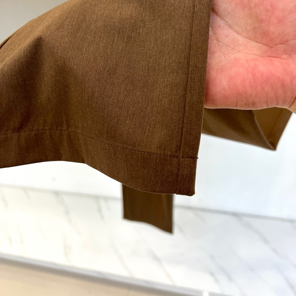 Loro Piana诺悠翩雅、2026春夏新品休闲裤，以极简剪裁邂逅意式高级感。肌理面料自带天然垂坠与微