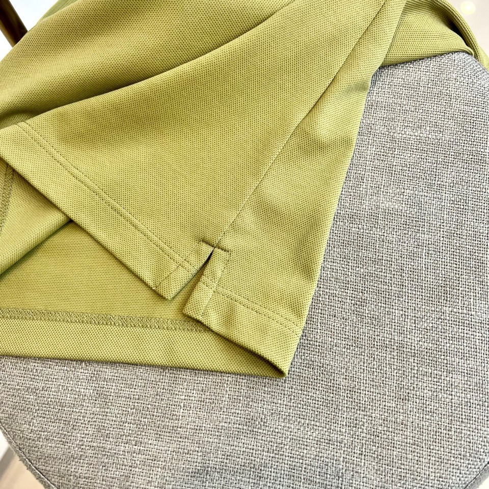 H爱马仕、2026春夏新品短袖POLO衫，以100%纯棉面料打造，亲肤透气，适配春夏季节穿着需求。经典翻