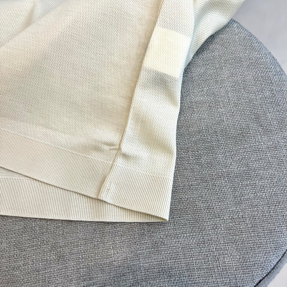 Loro Piana诺悠翩雅、2026春夏新品短袖PoLo衫，以利落短袖剪裁搭配撞色条纹翻领，经典PoL