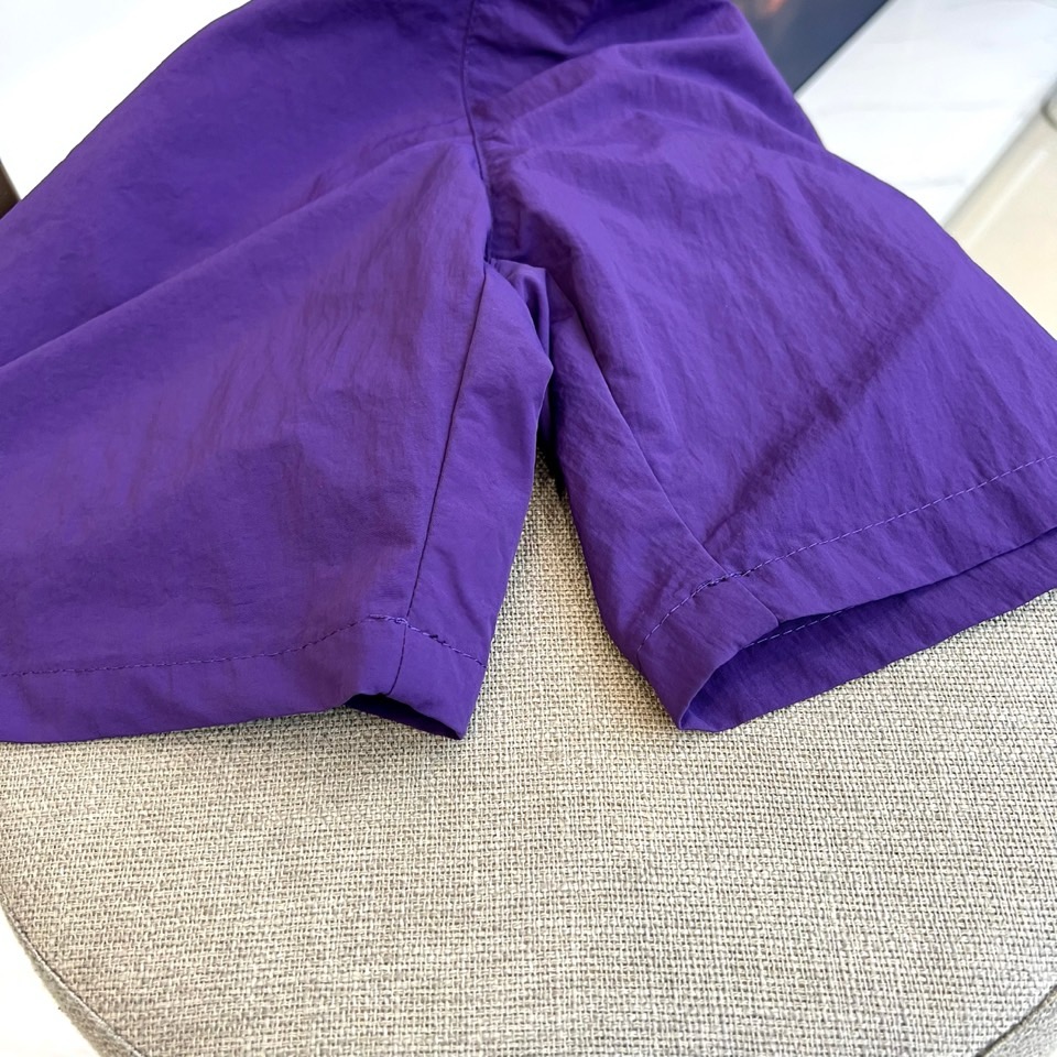 Ami、2026春夏新品短裤，以简约设计碰撞潮流基因，打造兼具舒适与个性的穿搭利器。经典配色永不过时，松