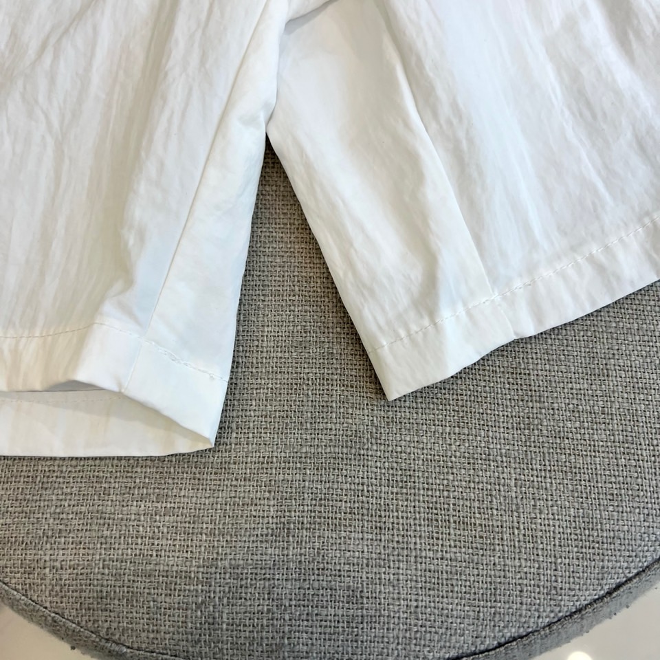 Ami、2026春夏新品短裤，以简约设计碰撞潮流基因，打造兼具舒适与个性的穿搭利器。经典配色永不过时，松