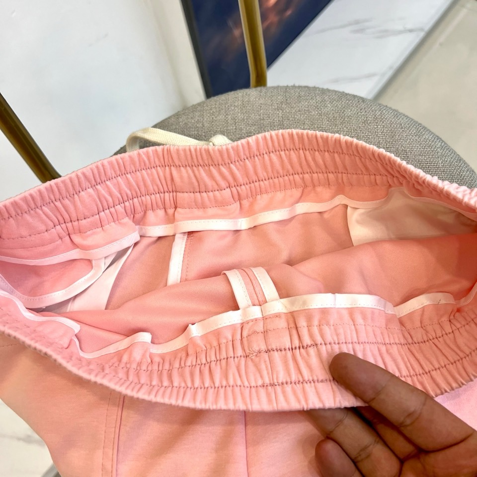 Alexander Wang亚历山大、2026春夏新品短裤，瞬间点亮春夏穿搭氛围！宽松版型适配多元身形，