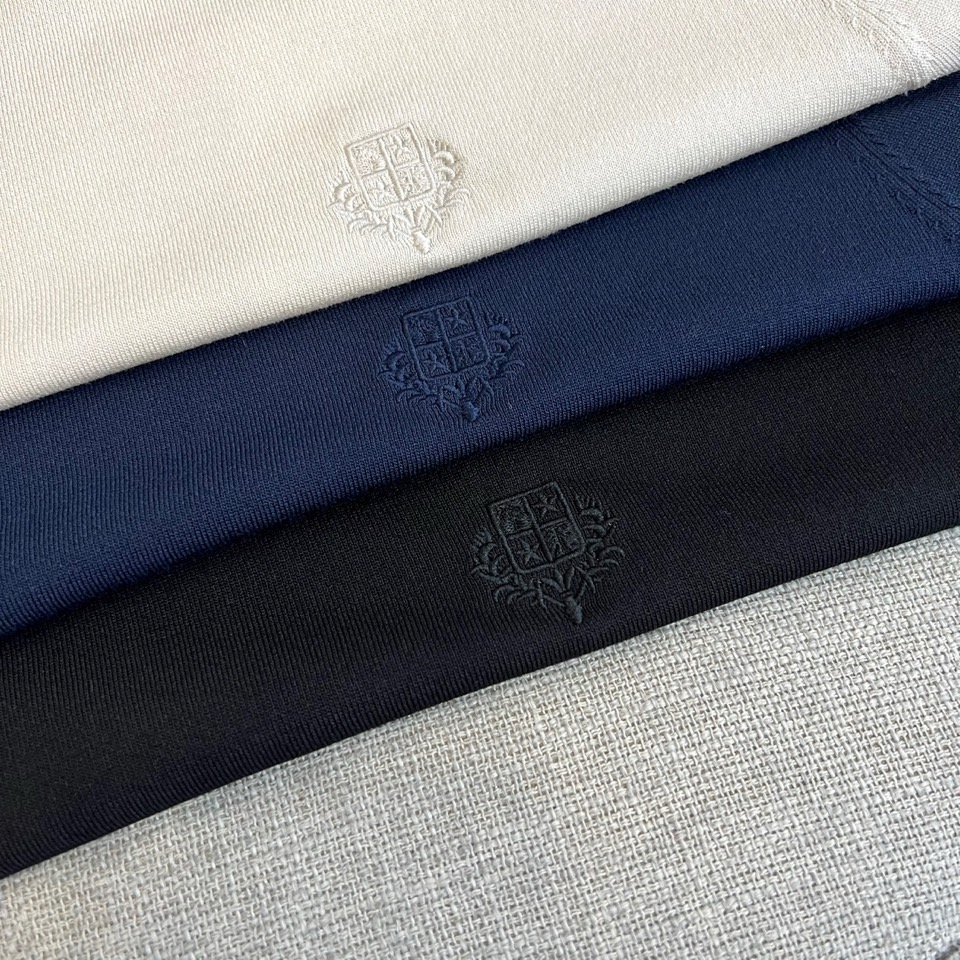 Loro Piana诺悠翩雅、2026春夏新品短袖T恤，以极简轻奢之姿焕新登场。经典圆领设计，领口与袖口