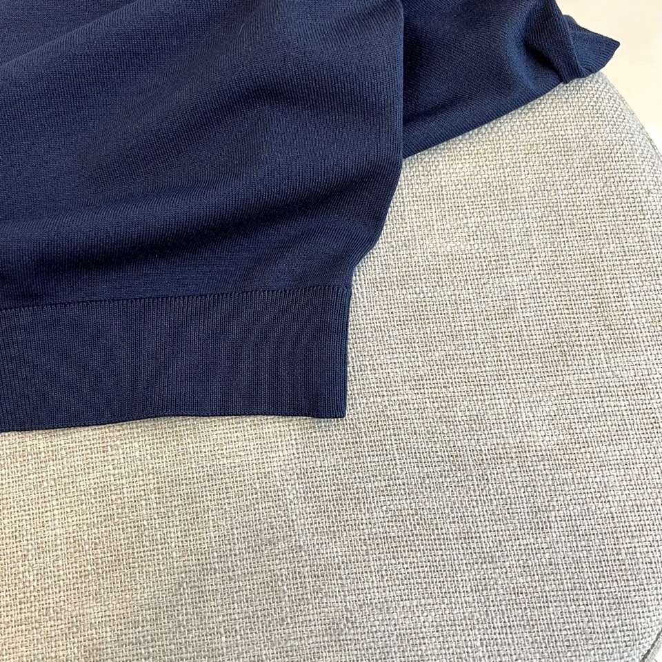 Loro Piana诺悠翩雅、2026春夏新品短袖T恤，以极简轻奢之姿焕新登场。经典圆领设计，领口与袖口