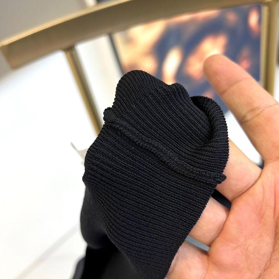 Brunello Cucinelli-BC、2026春夏新品针织短袖Polo衫，以利落修身剪裁重塑经典轮