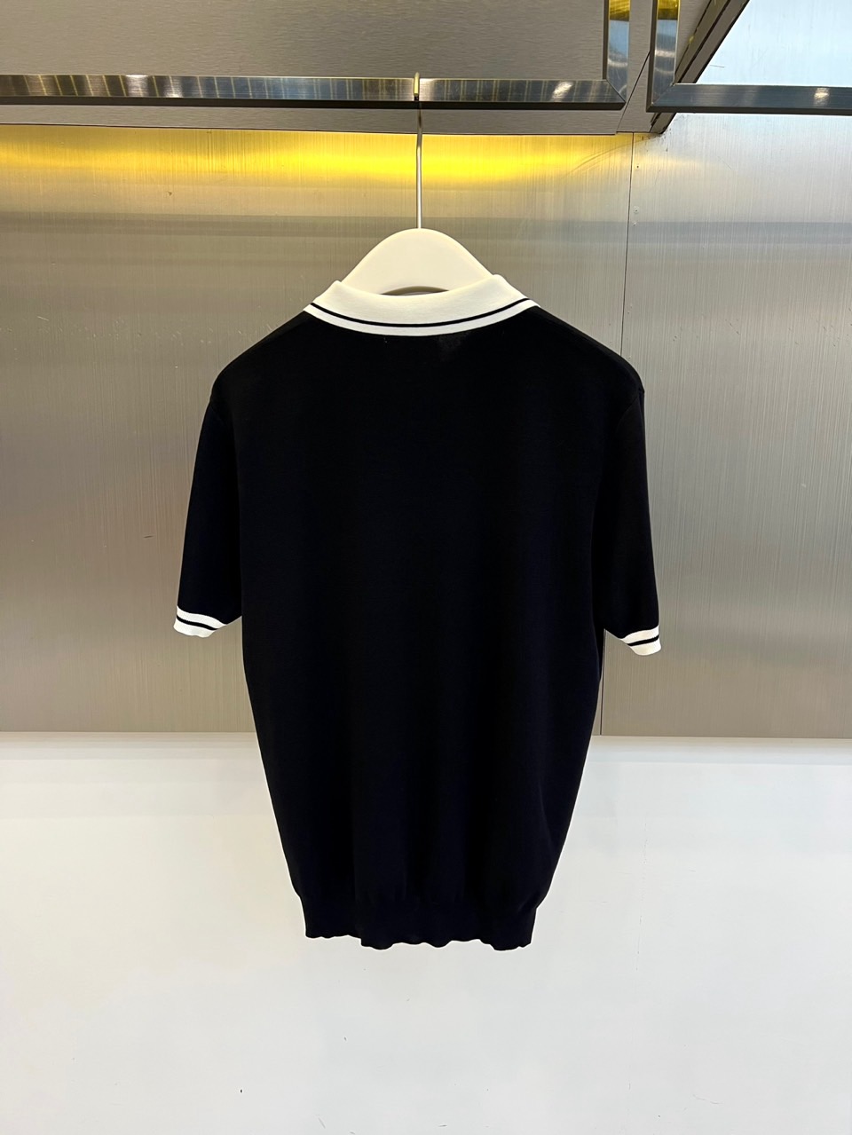 Brunello Cucinelli-BC、2026春夏新品针织短袖Polo衫，以利落修身剪裁重塑经典轮