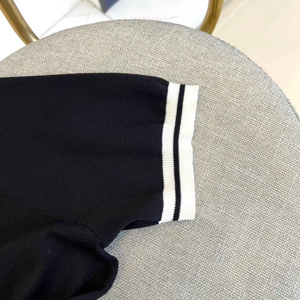 Brunello Cucinelli-BC、2026春夏新品针织短袖Polo衫，以利落修身剪裁重塑经典轮