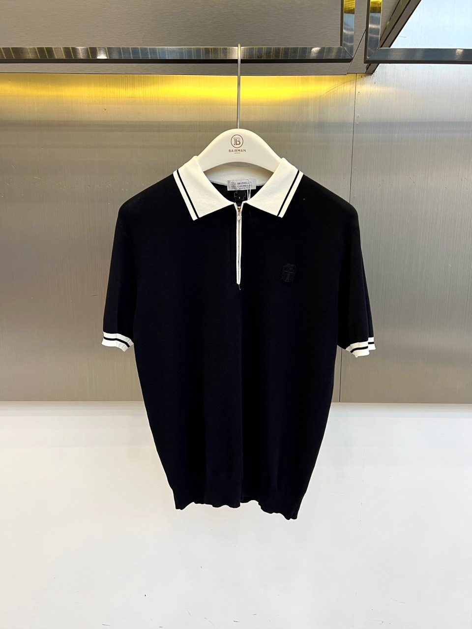 Brunello Cucinelli-BC、2026春夏新品针织短袖Polo衫，以利落修身剪裁重塑经典轮