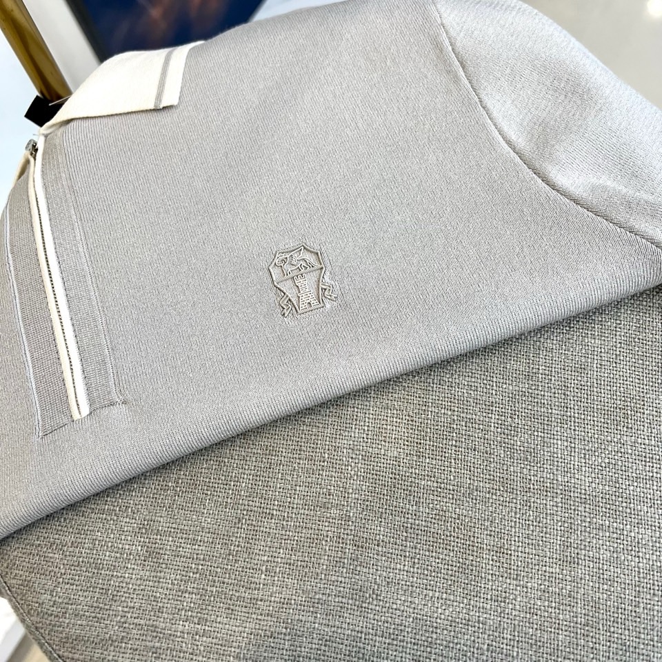 Brunello Cucinelli-BC、2026春夏新品针织短袖Polo衫，以利落修身剪裁重塑经典轮